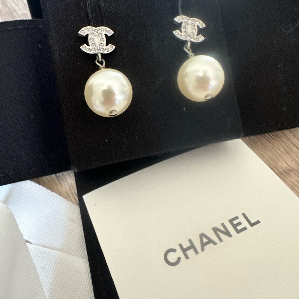 CHANEL Silver and White Pearl Earrings - Picture 3 of 6